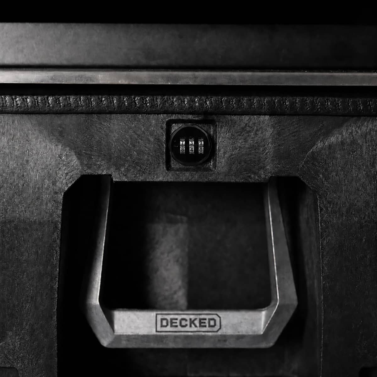 DEC-A00SUV-LOCK_02.jpg